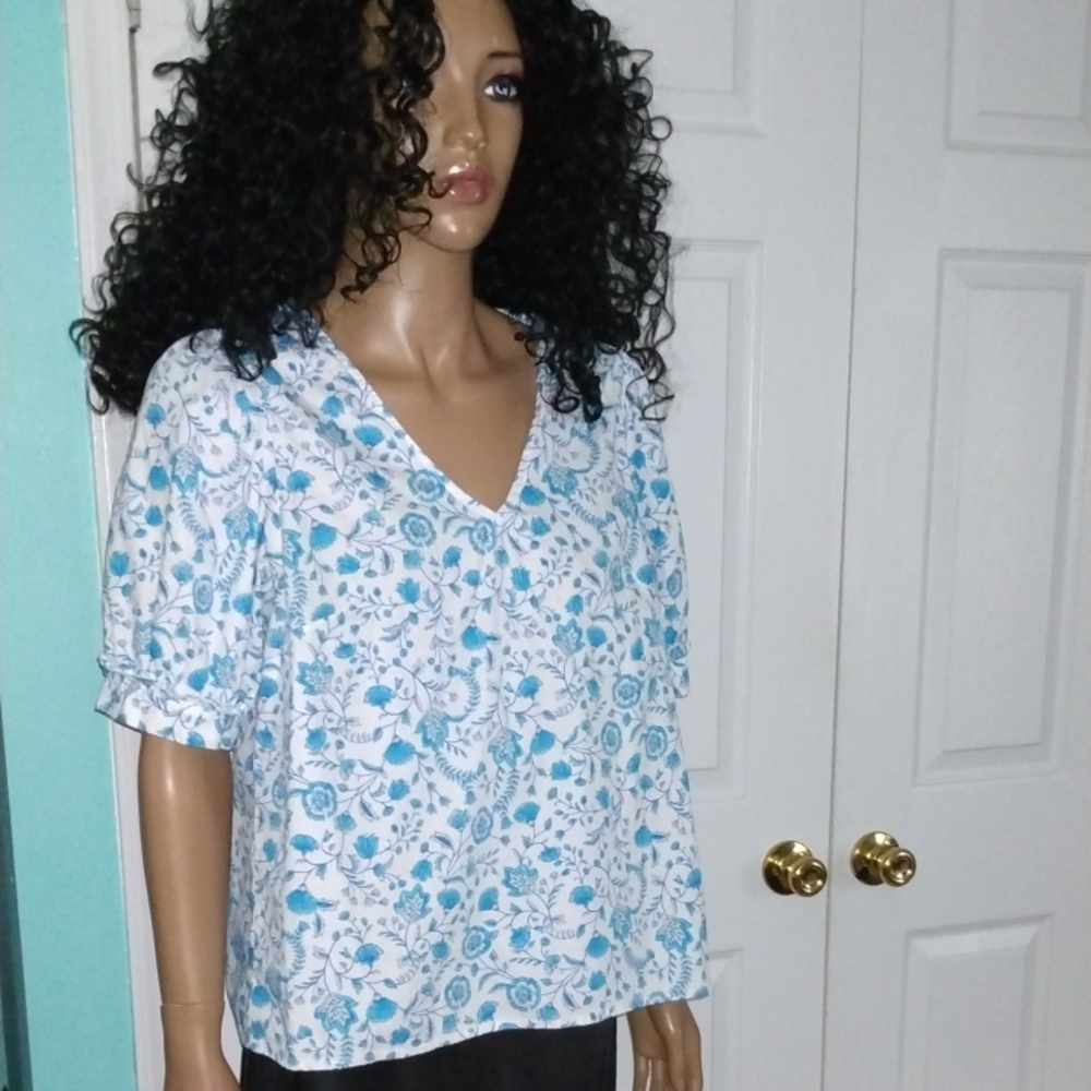 Women's Size M Draper James 100% Cotton V Neck Blouse W/Darts And Gathers